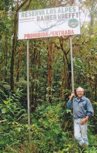 Rainer Krefft am Eingang seines Naturreservates